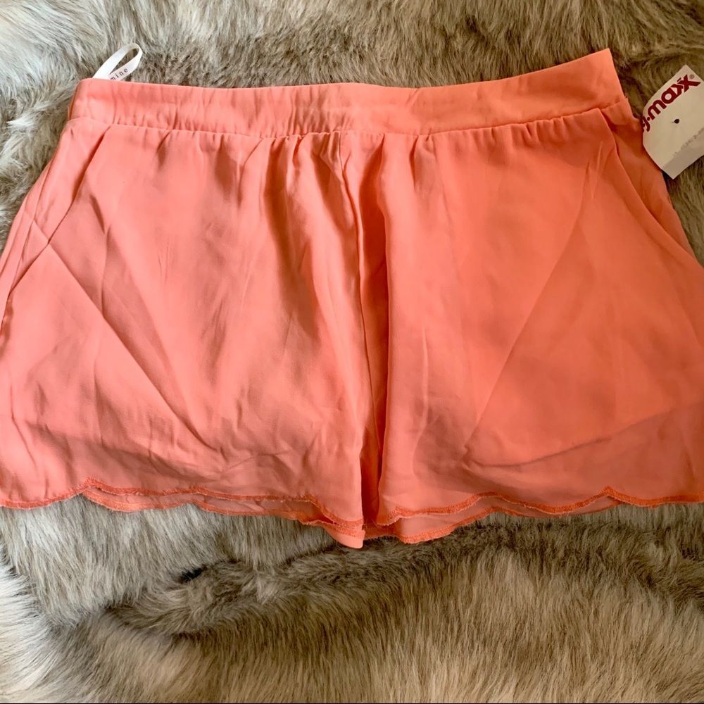 NWT s coral scallop shorts